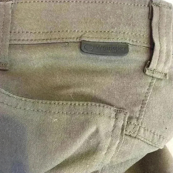 Wrangler men’s All Terrain -X- Gear 5 pocket pants size 40x30 dark moss green - Picture 3 of 7